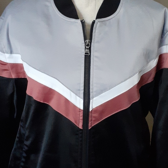 Express Jacket - Picture 2 of 4